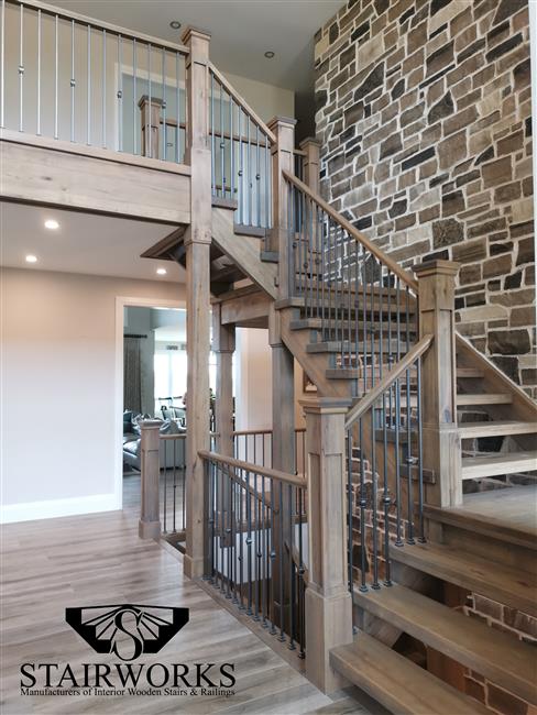 QUEEN_NEWEL POST_W_BELLA1_STEEL BALSUTERS_STW14