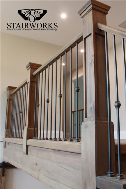 QUEEN_NEWEL POST_W_BELLA1_STEEL BALUSTERS_STW11