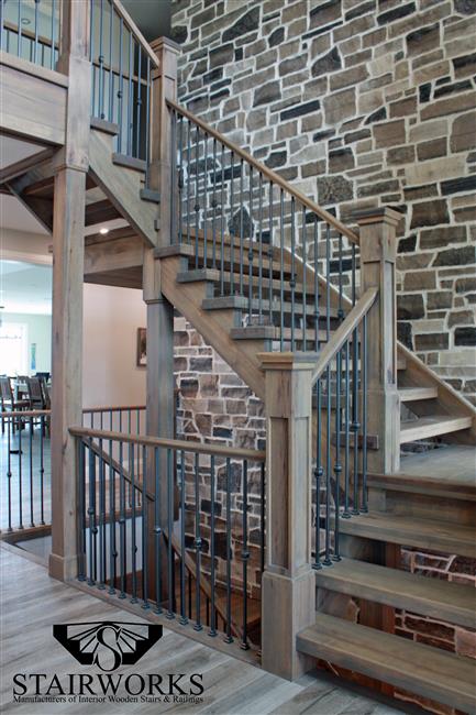 QUEEN_NEWEL POST_W_BELLA1_STEEL BALUSTERS_STW1