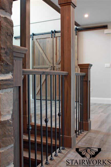 QUEEN_NEWEL POST_W_BELLA1_STEEL BALUSTERS_STW2