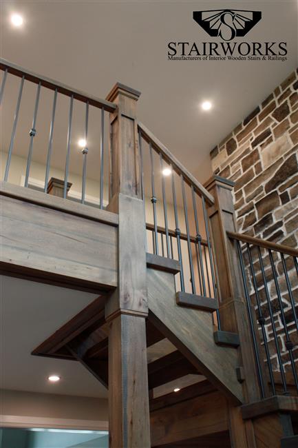 QUEEN_NEWEL POST_W_BELLA1_STEEL BALUSTERS_STW9