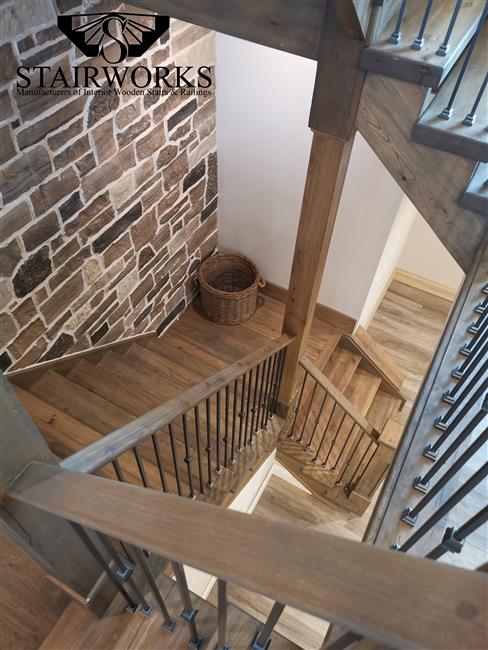 QUEEN_NEWEL POST_W_BELLA1_STEEL BALUSTERS_STW19