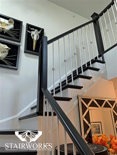 Biltmore Newel Post_W_White Steel Balusters_STW7