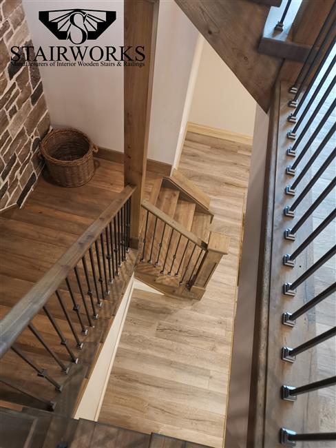 QUEEN_NEWEL POST_W_BELLA1_STEEL BALUSTERS_STW20